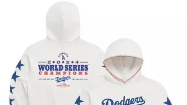 Campeones de la Serie Mundial de los Dodgers de Los Ángeles Sudadera con capucha usada por Steve Garvey en el video de YouTube ¡FREDDIE FREEMAN BATEA UN GRAND SLAM PARA GANAR EL JUEGO 1 DE LA SERIE MUNDIAL PARA LOS DODGERS!