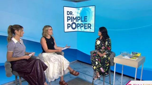 Oscar de la Renta Robe midi à imprimé floral à effet portefeuille portée par Sandra Lee, comme on le voit dans Today with Jenna & Friends le 14 août 2025