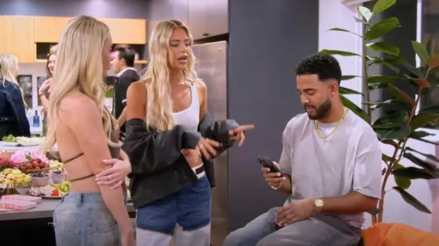 Jean Paul Gaultier Blanco y azul Los jeans Petit Grand usados por Olivia Walker como se ve en Love Island: Beyond the Villa (S01E03)