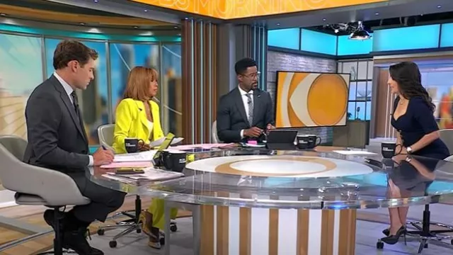 Fourreau Kerry Black Halo porté par Céline Gounder comme on le voit dans CBS Mornings le 12 août 2025