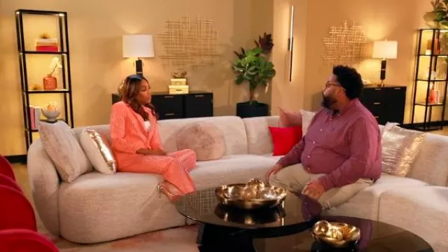 Alex Perry Blazer surdimensionné à simple boutonnage en cristal à fines rayures porté par Tamar Braxton comme on le voit dans Caught in the Act : Double Life (S01E04)
