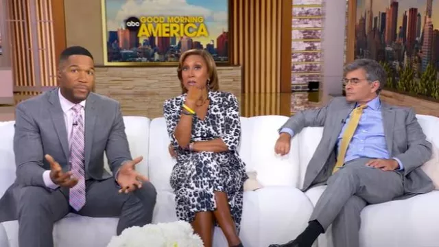 Diane von Furstenberg Robe portefeuille en soie à imprimé Abigail portée par Robin Roberts telle que vue dans Good Morning America le 18 août 2025