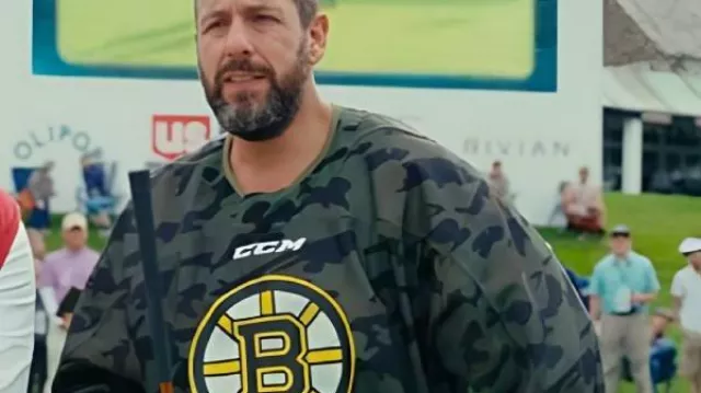 Camiseta de camuflaje Boston de Adam Sandler usada por Happy Gilmore (Adam Sandler) en Happy Gilmore 2