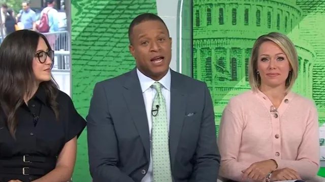 Cárdigan con cuello en V de mezcla de alpaca de Madewell usado por Dylan Dreyer como se ve en Today el 18 de agosto de 2025