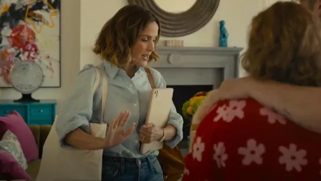 Clare V Simple Tote Chestnut Leather Suede porté par Sylvia (Rose Byrne) comme on le voit dans Platonic (S02E04)