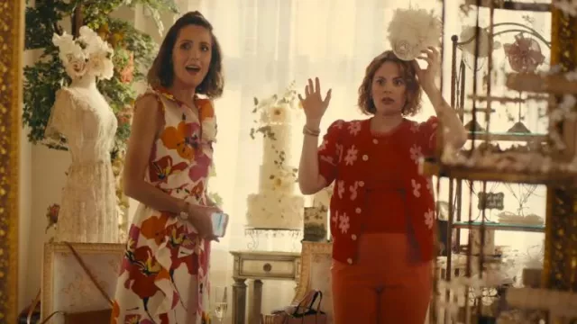 Kate Spade Marker Cardigan Floral porté par Jenna (Rachel Rosenbloom) comme on le voit dans Platonic (S02E04)