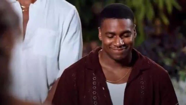 Camisa de manga corta con cuello de campamento Madewell en algodón bordado en ciruela polvorienta usada por Andrew Spencer como se ve en Bachelor in Paradise (S10E08)