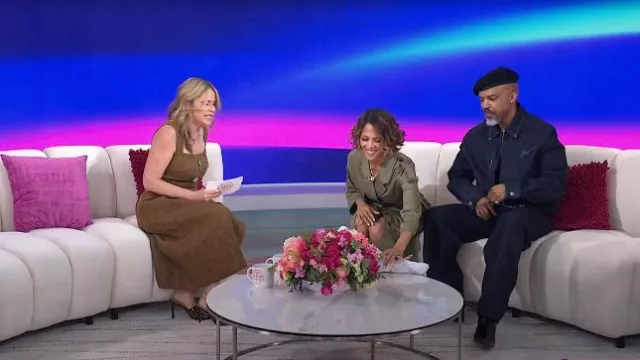 Robe Anine Bing Zelda portée par Halle Berry comme on le voit dans Today with Jenna & Friends le 19 août 2025