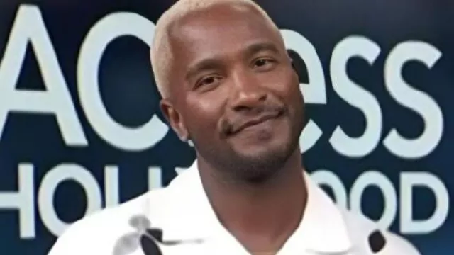 Access Hollywood 2025 Chemise à fleurs blanche et noire portée par Scott Evans comme on le voit à Access Hollywood