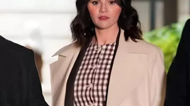 Seulement des meurtres dans le bâtiment S5 Selena Gomez Gilet vichy de Mabel Mora (Selena Gomez) Dans Seulement des meurtres dans le bâtiment (S05E01)