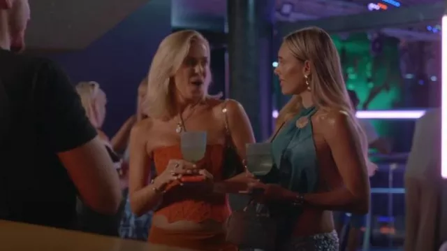 Joli petit corset en dentelle florale texturée abricot porté par Chloe Meadows comme on le voit dans The Only Way Is Essex (S35E02)