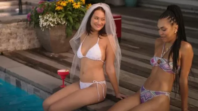 Sólido y a rayas x El verano que me volví bonita La parte inferior del iris usada por Isabel 'Belly' Conklin (Lola Tung) como se ve en El verano que me volví bonita (S03E07)