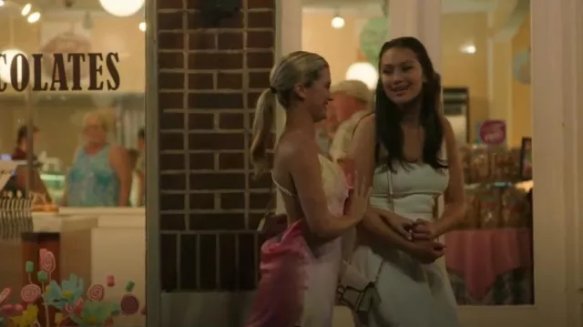 Coach Tabby 20 usado por Isabel 'Belly' Conklin (Lola Tung) como se ve en The Summer I Turned Pretty (S03E07)