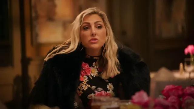 Mini-robe électrique à manches longues Nookie portée par Gina Kirschenheiter comme on le voit dans Les vraies femmes au foyer du comté d’Orange (S19E07)