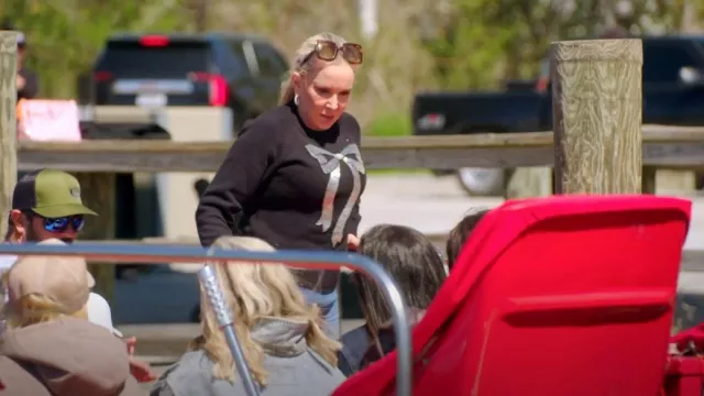Suéter Mestiza New York Delilah Bow usado por Shannon Beador como se ve en The Real Housewives of Orange County (T19E07)