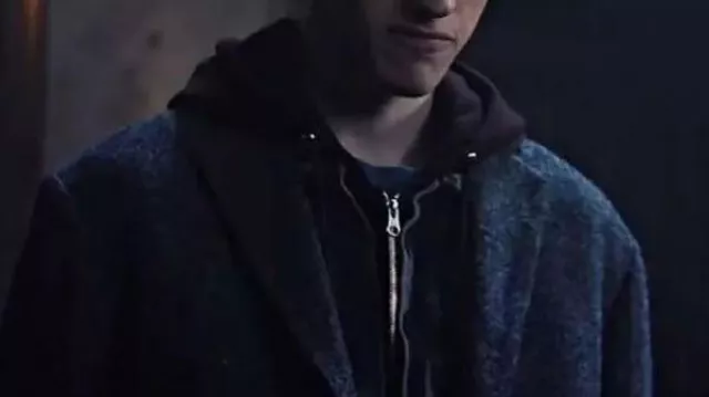 Xavier Thorpe Wednesday S01 Manteau en laine grise porté par Xavier Thorpe (Percy Hynes-White) dans Mercredi (S01)