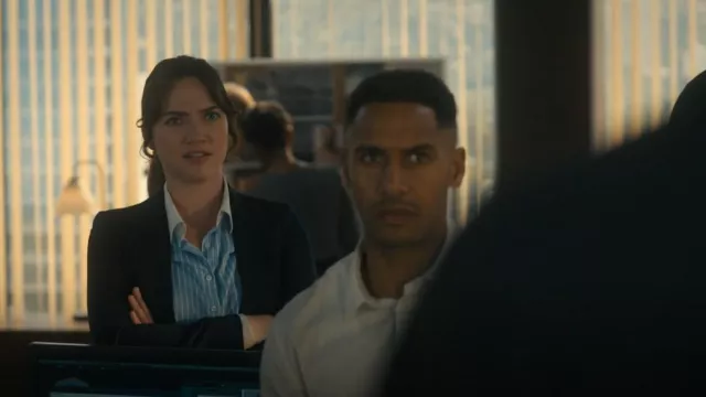 Camisa de popelina de algodón recortada de corte relajado J Crew usada por Evan Shepherd (Violett Beane) como se ve en Countdown (S01E02)