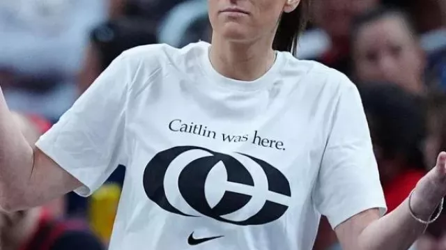 Caitlin Was Here ¡La camiseta de Caitlin Clark con el logotipo de la firma Caitlin Clark de Nike ha caído! Una inmersión en las inspiraciones detrás de él y reseñas.