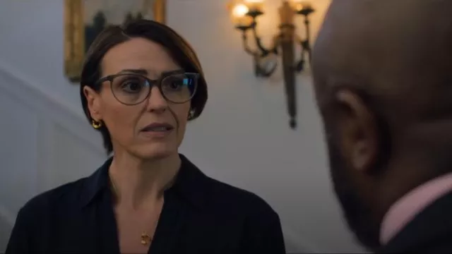 Collar con colgante de oro Alighieri usado por Abigail Dalton (Suranne Jones) como se ve en Rehén (S01E02)