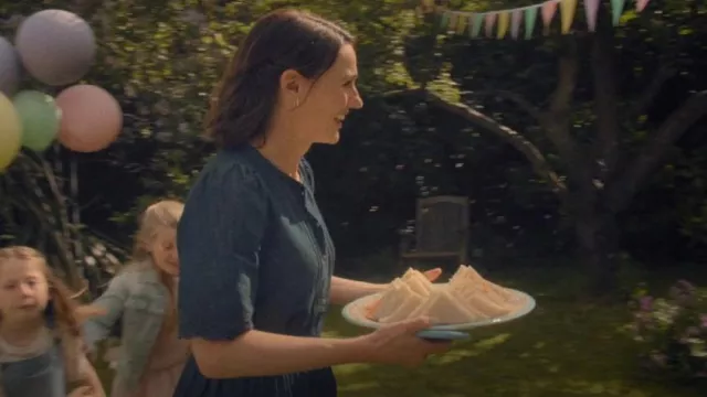 Gap x Love Shack Vestido maxi con incrustaciones de encaje y encaje azul elegante usado por Abigail Dalton (Suranne Jones) como se ve en Hostage (S01E05)