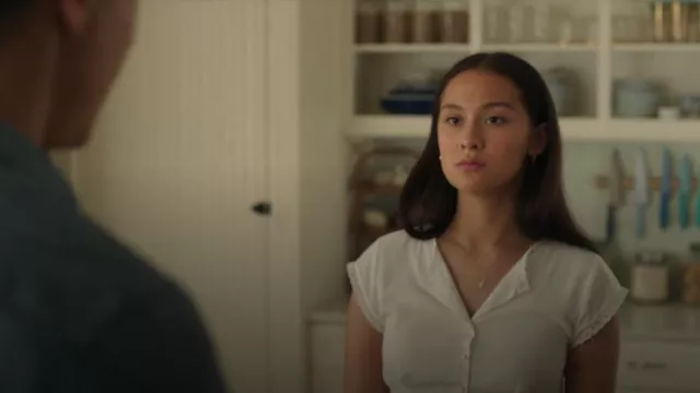 Catbird Never Ending Hoop Earrings worn by Isabel 'Belly' Conklin (Lola Tung) as seen in The Summer I Turned Pretty (S03E08)