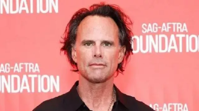 Cette chemise noire portée par Walton Goggins dans Walton Goggins Career Retrospective | Conversations à la Fondation SAG-AFTRA