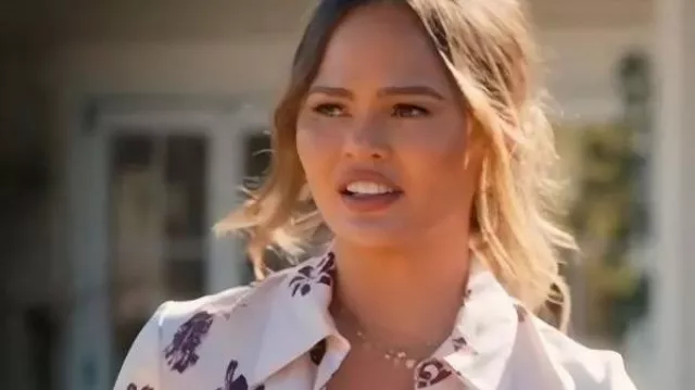 With Love Meghan S2 Chrissy Teigen Chemise à fleurs portée par Self (Meghan Markle) comme on le voit dans With Love, Meghan (S02E02)