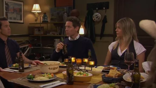 Zara Ruched Halter Vest Top porté par Deandra 'Dee' Reynolds (Kaitlin Olson) comme on le voit dans It’s Always Sunny in Philadelphia (S17E08)