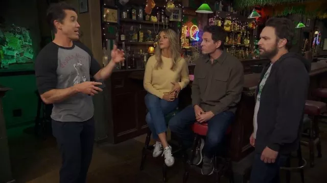 Baskets Adidas Sama portées par Deandra 'Dee' Reynolds (Kaitlin Olson) comme on le voit dans It’s Always Sunny in Philadelphia (S17E08)