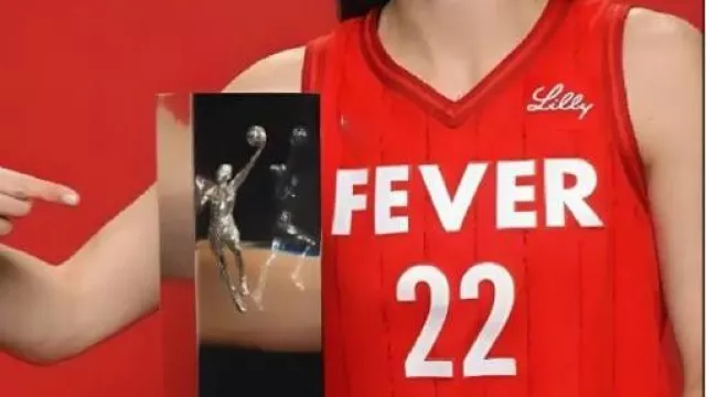 Maillot rouge Kobe 5 rouge porté par Caitlin Clark