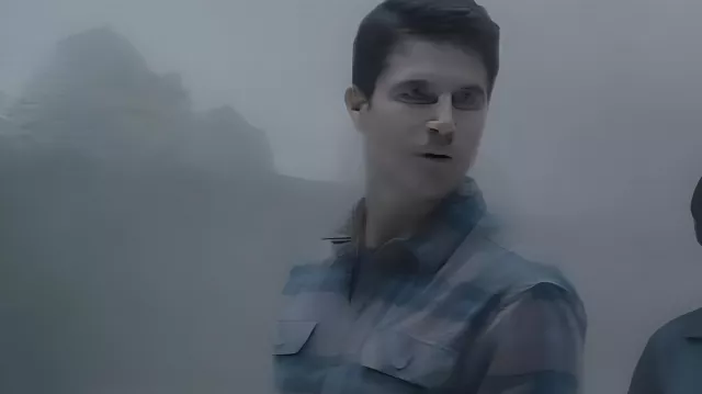 Upload 2025 Chemise à carreaux à carreaux portée par Nathan Brown (Robbie Amell) comme on le voit dans Upload (S04E04)