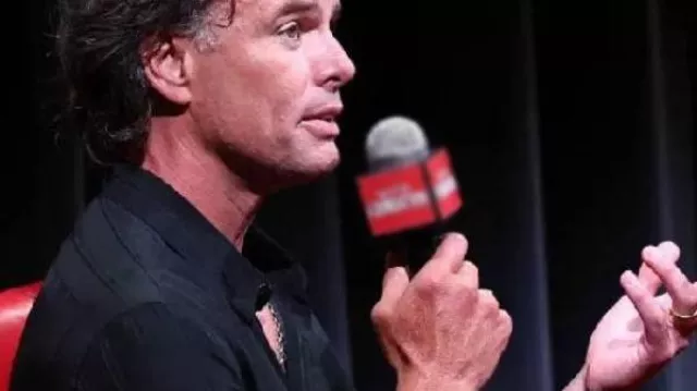 Walton Goggins SAG-AFTRA Foundation Conversations Chemise portée par Walton Goggins dans la vidéo YouTube Rétrospective de la carrière de Walton Goggins | Conversations à la Fondation SAG-AFTRA