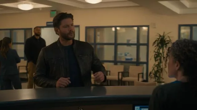 John Varvatos Brando Band Collar Jacket porté par Mark Meachum (Jensen Ackles) comme on le voit dans Countdown (S01E09)