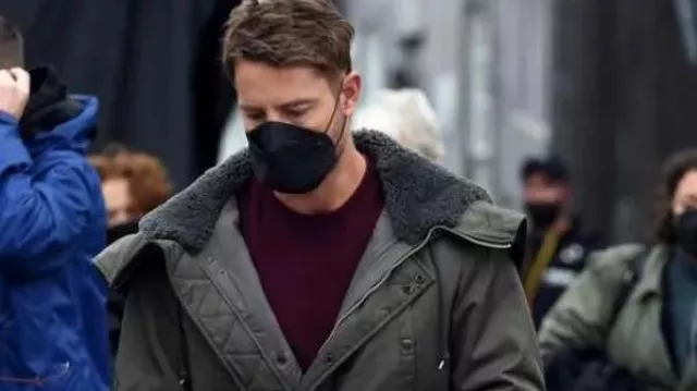 The Noel Diary Justin Hartley Grey Jacket worn by Jacob Turner (Justin Hartley) as seen in The Noel Diary