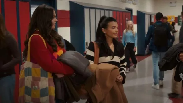 Bolso Tote Tote de Pana BDG Patchwork en Multi usado por Grace (Ellie O'Brien) como se ve en My Life with the Walter Boys (S02E10)