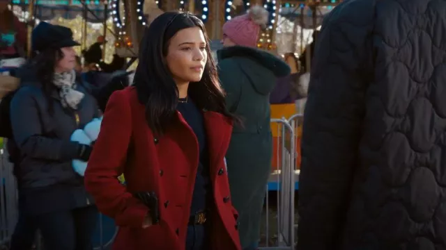 Cinturón de cuero con textura reversible con logo de Ralph Lauren usado por Jackie Howard (Nikki Rodriguez) como se ve en Mi vida con los Walter Boys (S02E10)