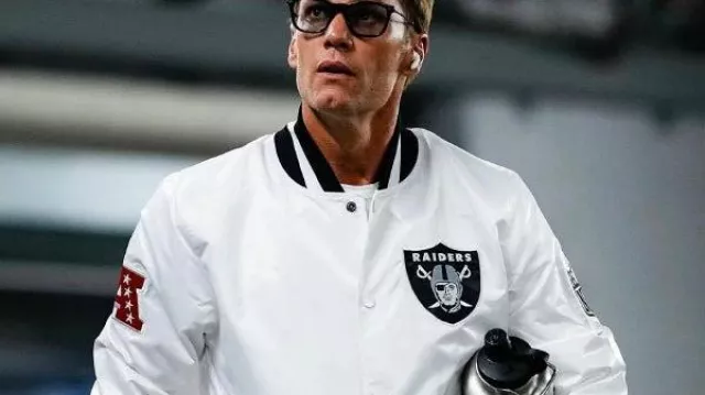 Chaqueta blanca de los Raiders 2025 de Tom Brady