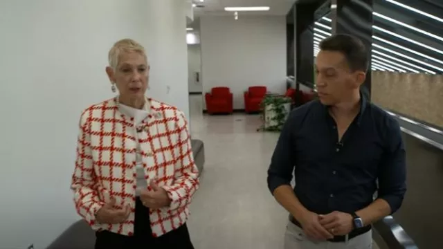 Chaqueta de tweed con flecos a cuadros de Ann Taylor usada por Melissa Craft como se ve en CBS Mornings el 31 de agosto de 2025
