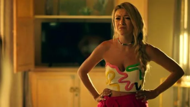 Top corto sin mangas Mara Hoffman Halona usado por Eve Stripling (Meredith Hagner) como se ve en Bad Monkey (S01E10)