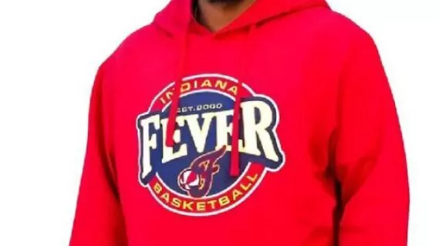 Indiana Fever Retro Wordmark Sweat à capuche rouge porté par Caitlin Clark dans Golden State Valkyries vs. Indiana Fever | FAITS SAILLANTS DU MATCH | 31 août 2025