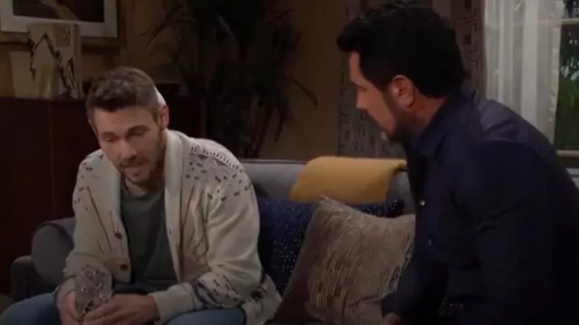 Suéter de punto Faherty usado por Liam Spencer (Scott Clifton) como se ve en The Bold and the Beautiful el 25 de agosto de 2025