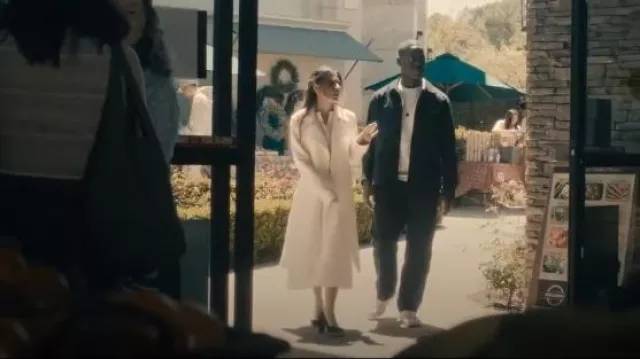 Jupe midi en denim Cos A Line portée par le Dr Gabriela Torabi (Sarah Shahi) comme on le voit dans Paradise (S01E03)