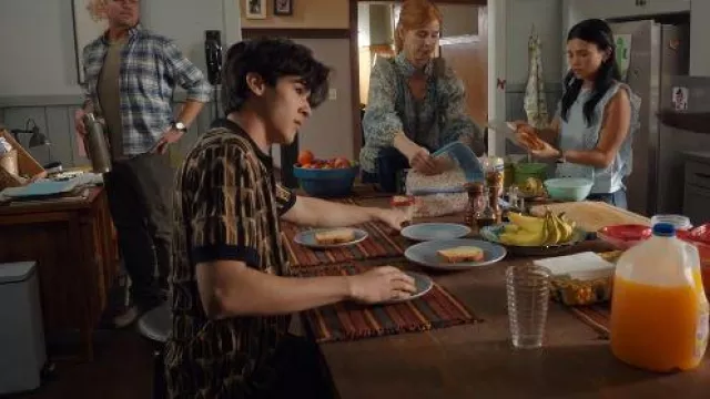 Le 31 Polo Retro Jacquard porté par Isaac Garcia (Isaac Arellanes) vu dans Ma Vie avec les Walter Boys (S02E01)