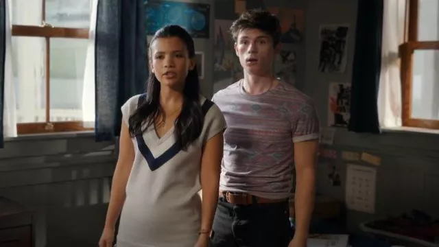 T-shirt imprimé aztèque Rock n Roll porté par Alex Walter (Ashby Gentry) comme on le voit dans Ma vie avec les Walter Boys (S02E04)