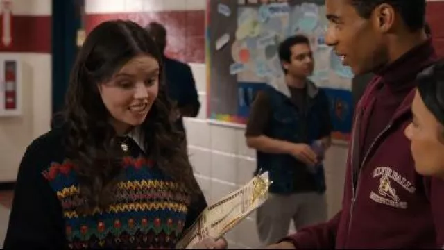 Liz Claiborne Chunky Knit Colorful Sweater porté par Grace (Ellie O’Brien) comme on le voit dans Ma vie avec les Walter Boys (S02E08)