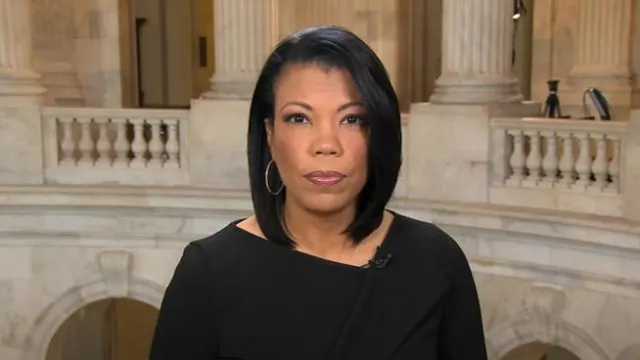 Vestido tubo sin mangas sin cinturón de Calvin Klein usado por Nikole Killion como se ve en CBS Mornings el 3 de septiembre de 2025