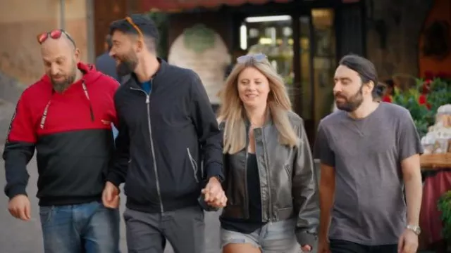 Chaqueta bomber de piel sintética Lioness Allure usada por Sarah como se ve en 90 Day Fiancé UK (S04E09)
