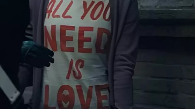 The Twisted Tale of Amanda Knox Grace Van “ALL YOU NEED IS LOVE” Printed T-Shirt worn by Amanda Knox (Grace Van Patten) in The Twisted Tale of Amanda Knox (S01)