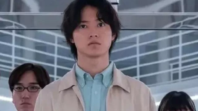 Alice in Borderland S3 Kento Yamazaki Veste portée par Ryohei Arisu (Kento Yamazaki) comme on le voit dans Alice in Borderland (S03E01)
