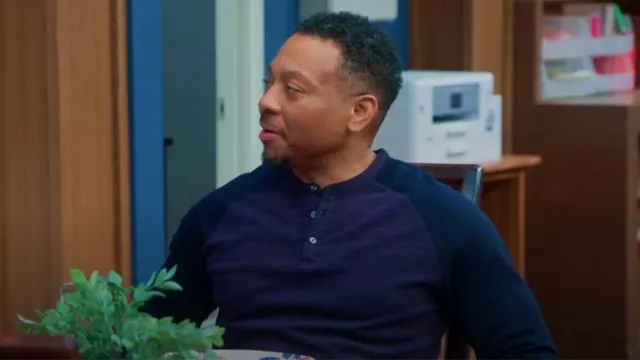 Haut de course Amazon porté par Jeremy (Na’im Lynn) comme on le voit dans Tyler Perry’s Assisted Living (S05E09)
